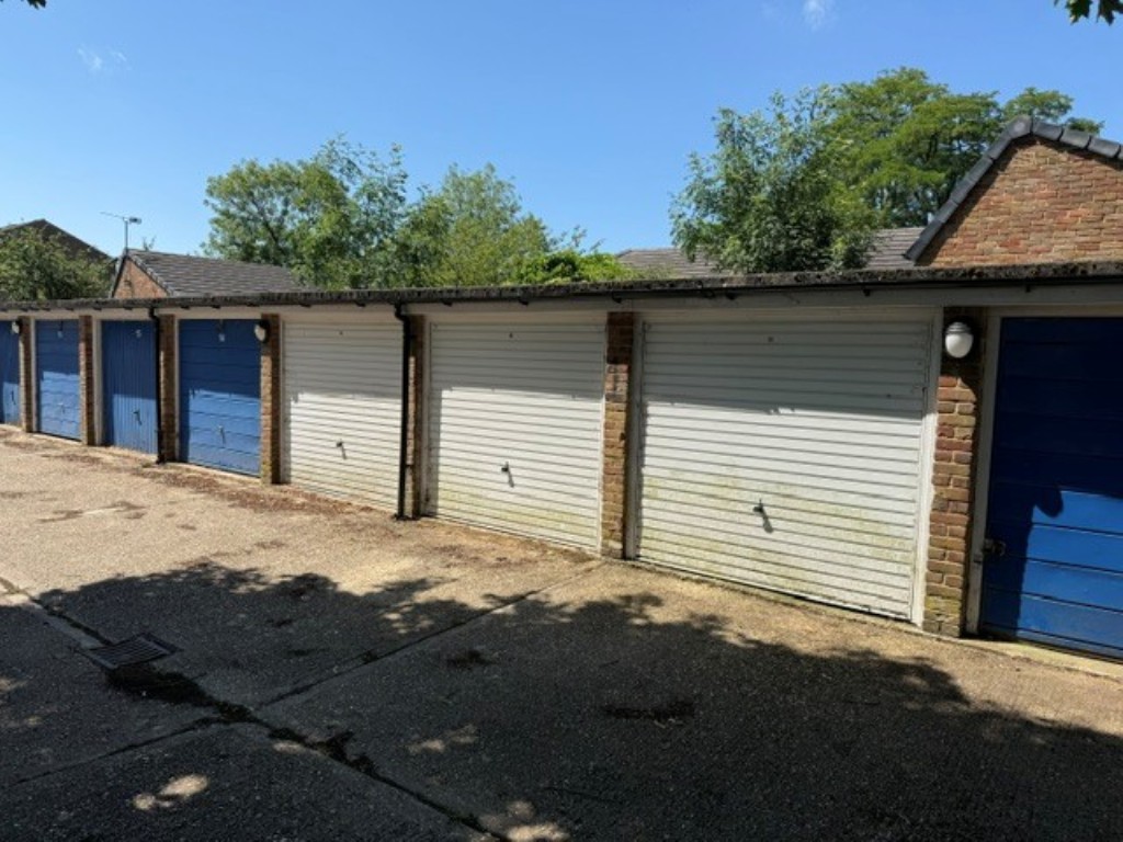 Lot: 23 - 18 LOCK-UP GARAGES FOR INVESTMENT - Three of the garages on the site